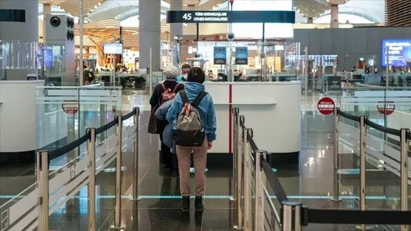 İstanbul'da 1 dakika Avrupa'da 4 saat! Londra, Paris, Roma ve Frankurt hattı çöktü: Havalimanlarında uzun kuyruklar oluştu - 4
