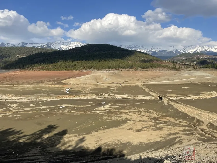 Bursa'nın içme suyu kaynaklarından Nilüfer Barajı kurudu 12