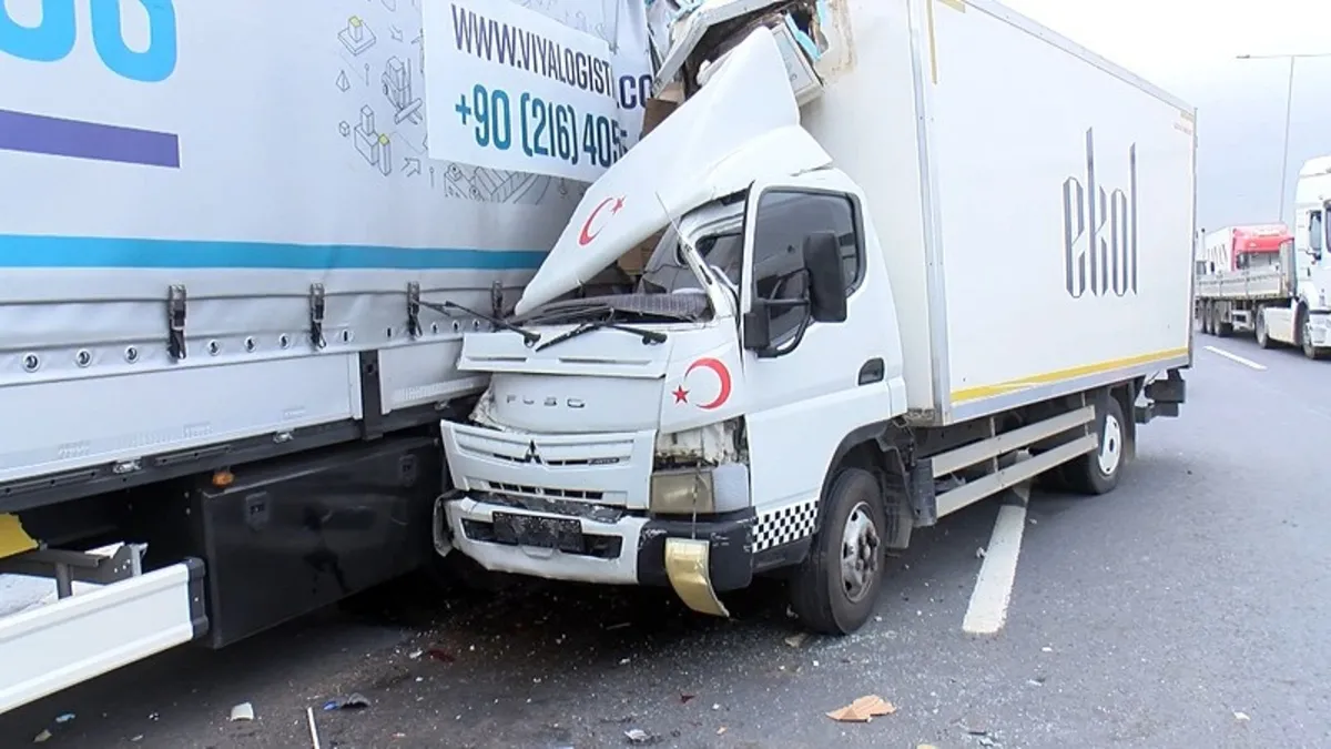 Kuzey Marmara'da feci kaza! Kamyon TIR'a arkadan çarptı