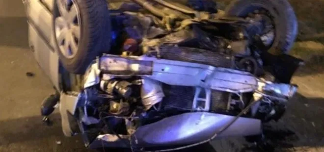 Tekirdağ’da otomobil yön tabelasına çarparak kaza yaptı! 6 gencin yaralandığı kaza kamerada