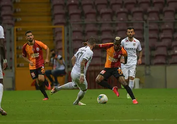 Galatasaray son dakika golüyle yıkıldı