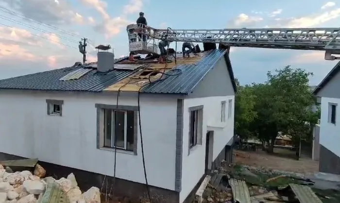 tuncelide-cati-yangini-evde-maddi-hasar-1721072548180.jpg Tunceli’de çatı yangını! Evde maddi hasar... - 2