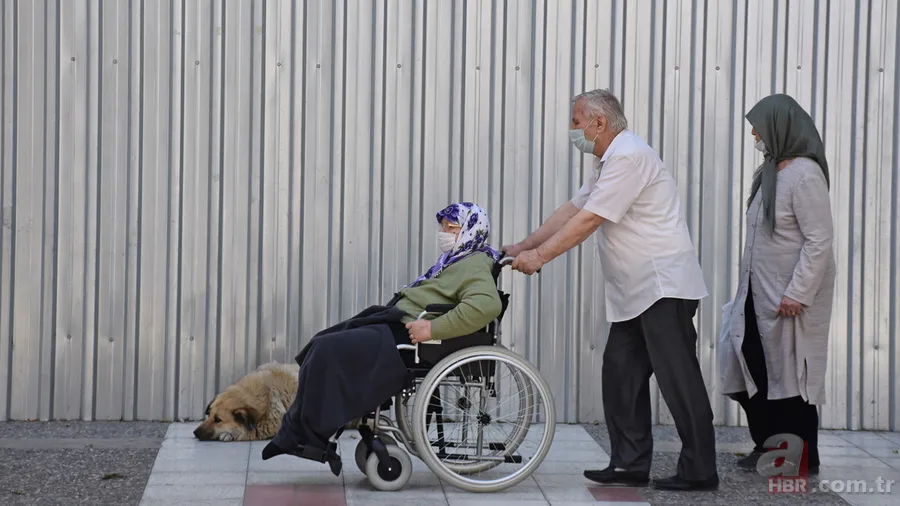 65 yaş üstü sokağa çıkma yasağı kalktı mı? 65 yaş üstü toplu taşıma araçlarını kullanabilecek mi? Kabine kararları... 3