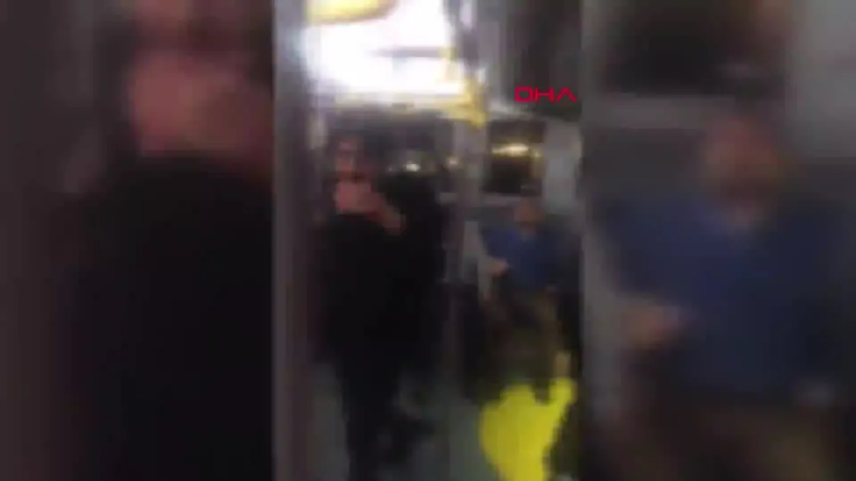 Pegasus uçağından tahliye edilen yolcular