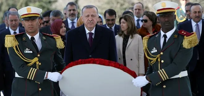 Başkan Erdoğan Cezayir’de Şehitler Abidesi’ne çelenk bıraktı