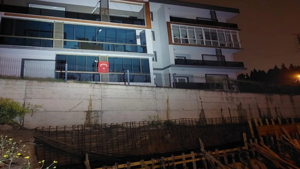 4 katlı binada çökme tehlikesi: Kolonlardan gelen ses nedeniyle tahliye edildi