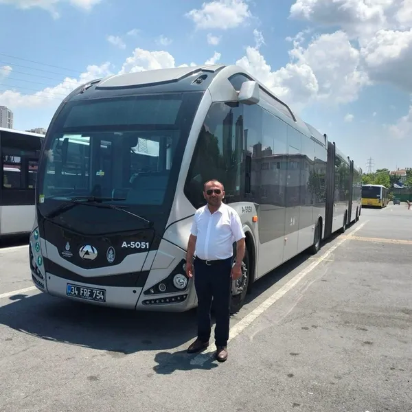 istanbulda-feci-olay-baska-metrobusun-carptigi-metrobus-surucusu-hayatini-kaybetti-1707471591489.jpg İstanbul'da feci olay! Başka metrobüsün çarptığı metrobüs sürücüsü hayatını kaybetti | Korkunç kaza kamerada - 3