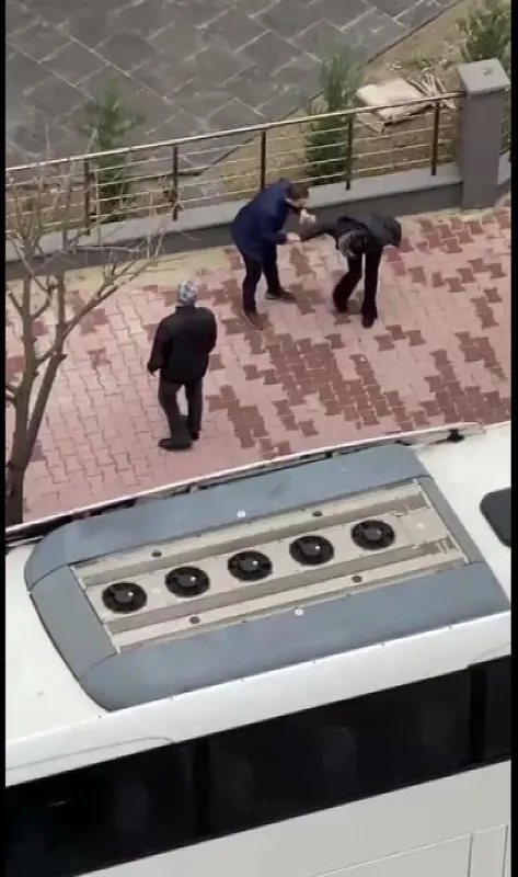 1613299057086.jpg Bahçelievler'de sokak ortasında kadına şiddet! - 2