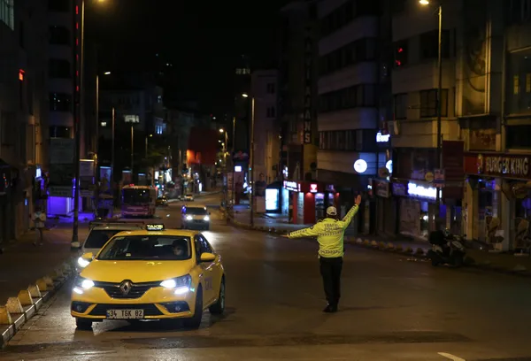 son-dakika-turkiye-genelinde-sokaga-cikma-kisitlamasi-sona-erdi-1606103254122.jpg Son dakika: Türkiye genelinde sokağa çıkma kısıtlaması sona erdi - 3