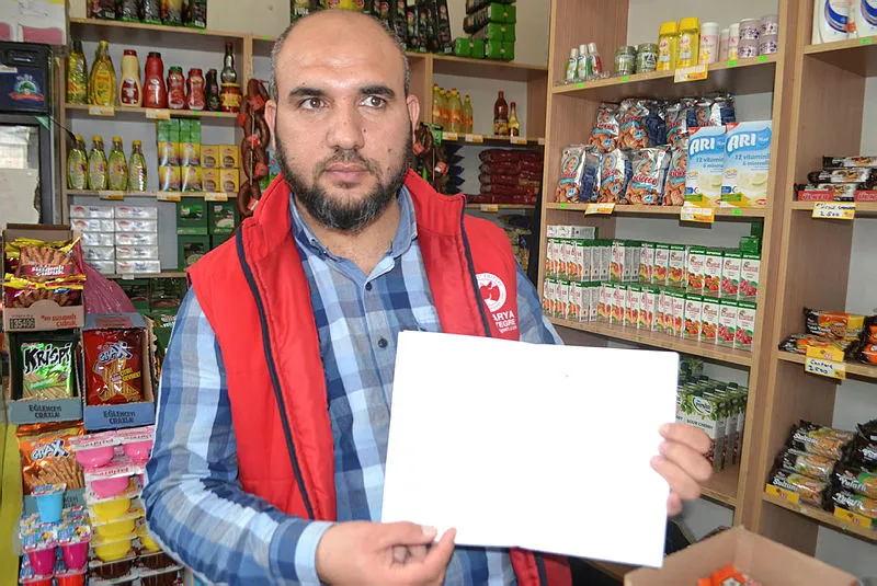 Hayırsever, veresiye defterini satın alıp borçluları sevindirdi - 2