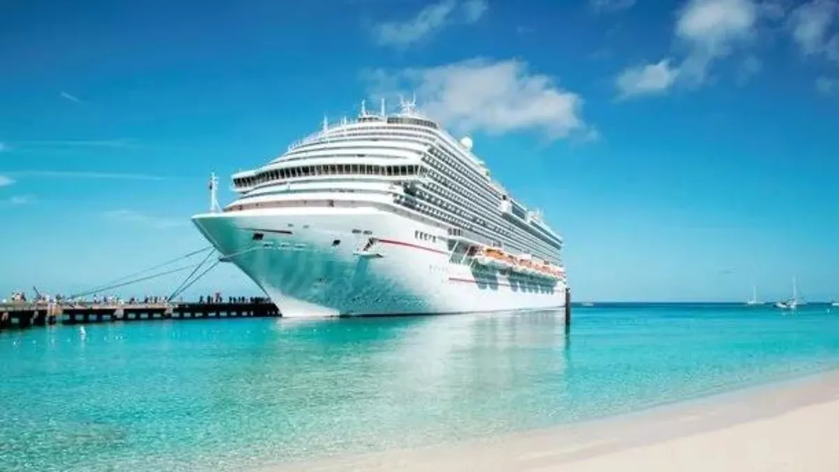 "Oosterdam", Alanya Limanı'na demirledi