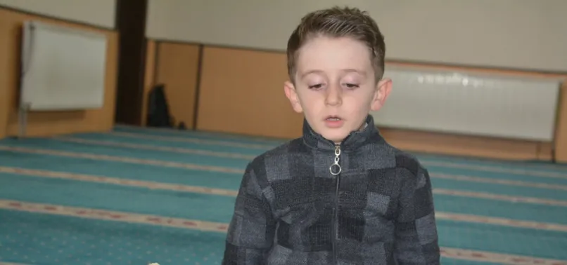 Son dakika: 4 yaşındaki küçük çocuk Kur'an-ı Kerim’i hatim etti