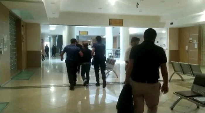 Son dakika: Thodex şüphelisi Oral Çınar’dan gazetecilere ahlaksız hareket!