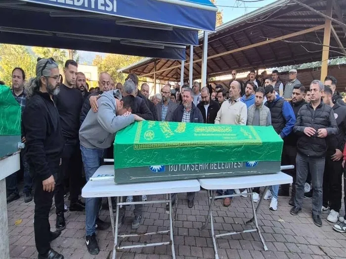 yoldan-cikan-otobobil-dehset-sacti-2-olu-2-yarali-1765721761532.jpeg Fotoğraf (DHA)