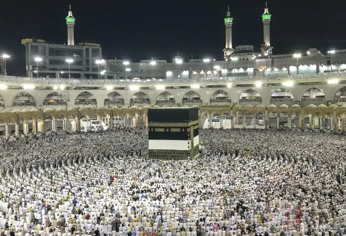 Suudi yönetiminde flaş Kabe kararı! Koronavirüs nedeniyle ziyarete kapatılmıştı 9