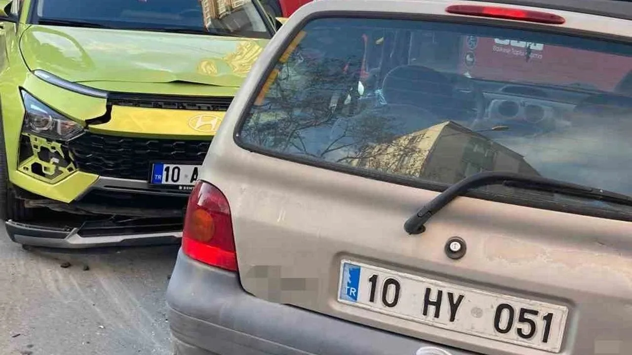 Balıkesir'de çift taraflı trafik kazası: 2 yaralı