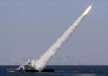 İran donanması Basra Körfezi'nde yanlışlıkla kendi gemisini vurdu
