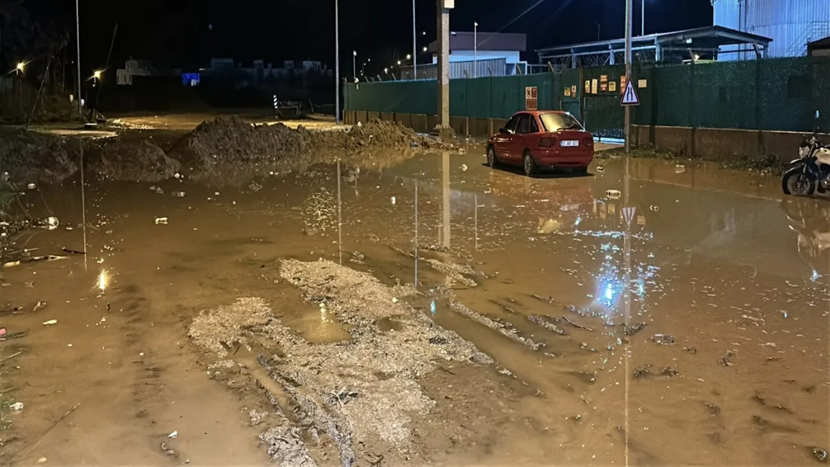Çanakkale'de sağanak hayatı felç etti! Kepez Çayı ve Sarıçay taştı