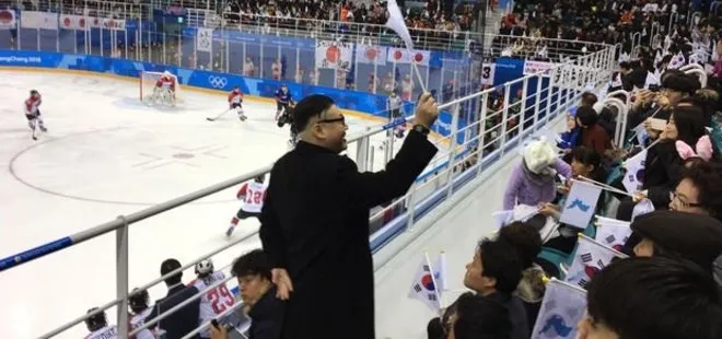 Kim Jong Un’a benzeyen kişi tribünü karıştırdı