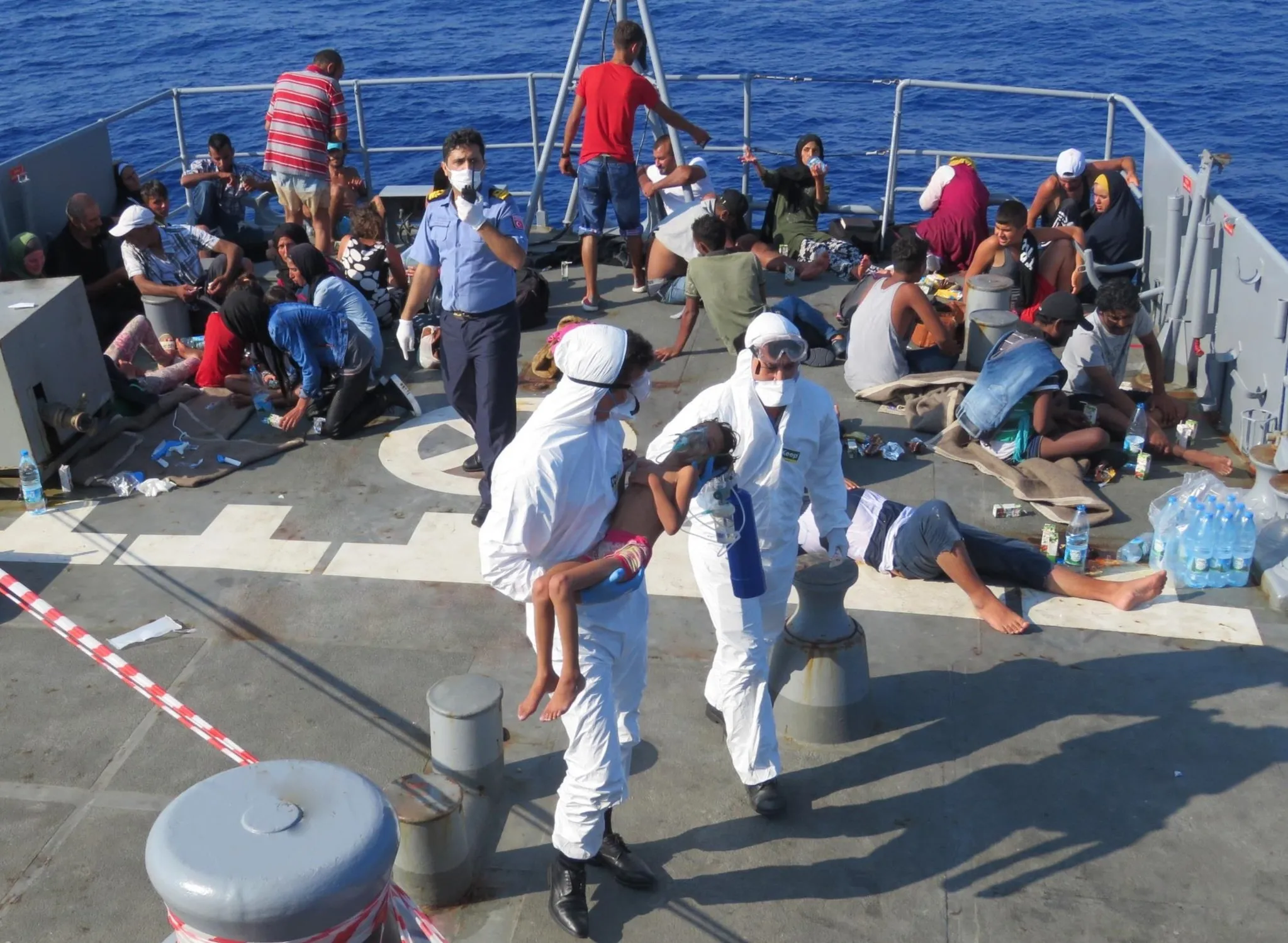 MSB paylaştı: Göçmenler TCG Bozcaada personelinin dikkati sayesinde kurtarıldı