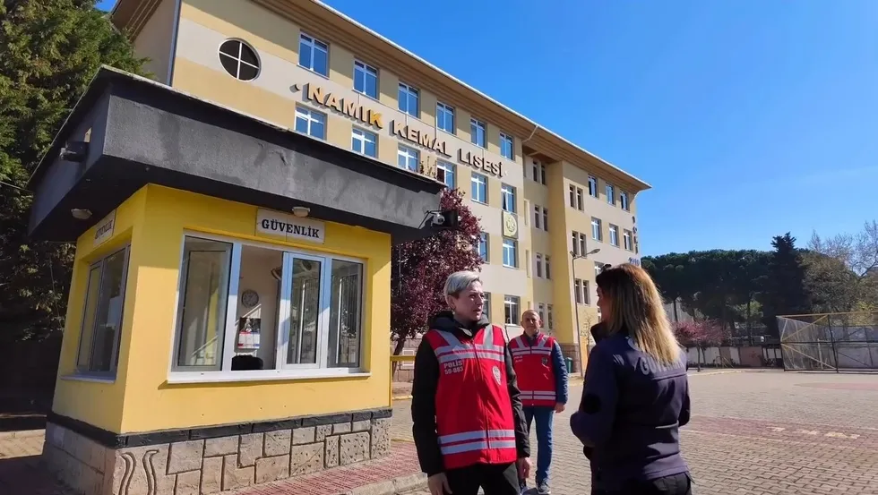 icisleri-bakanligindan-81-ile-okul-guvenligi-genelgesi-okullarda-yeni-donem-basliyor-1777110124384.jpg İçişleri Bakanlığından 81 ile okul güvenliği genelgesi! Fiziki ve dijital dünyada tam saha markaj - 6