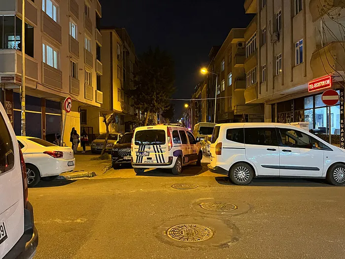 istanbulda-katliam-eski-esini-ve-kayinvalidesini-oldurup-intihar-etti-1743044803712.jpeg Bir kişi eski eşini, eski kayınvalidesini ve eski baldızını vurduktan sonra intihar etti (İHA)