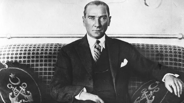 mustafa-kemal-ataturkun-sevdigi-sarki-ve-turkuler-neler-ataturk-hangi-sarkilari-severdi-1668062845502.jpg