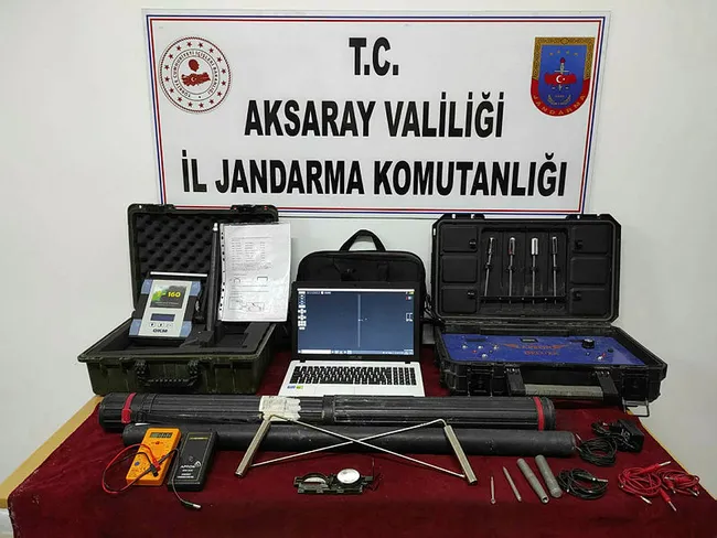 Aksaray’da kaçak kazı yapan 8 şüpheli suçüstü yakalandı