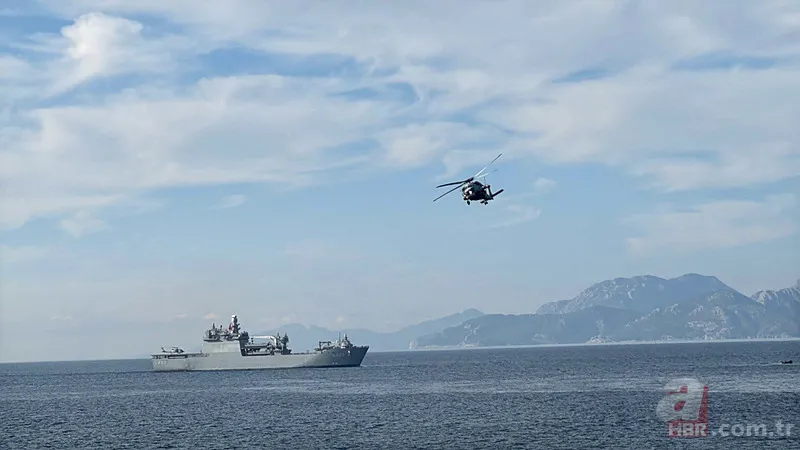 Mavi Vatan’da nefes kesen anlar! SAT timleri adaya bayrak dikti 2