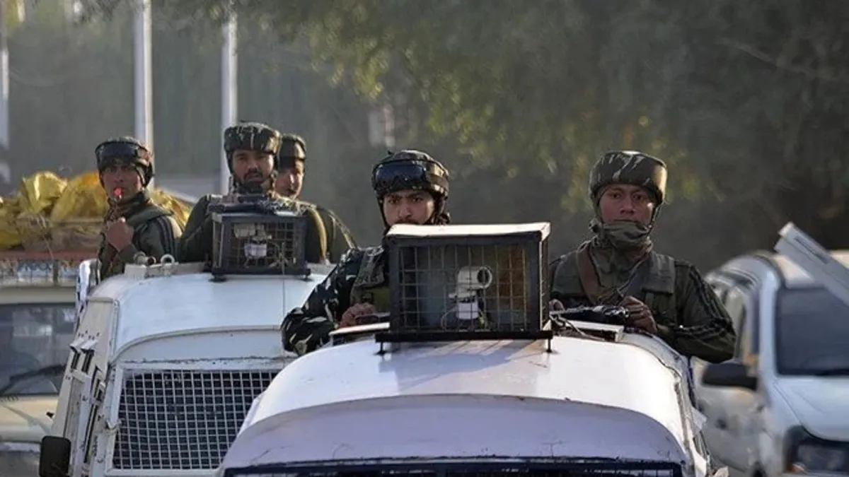 Pakistan'da çatışma: 18 asker hayatını kaybetti