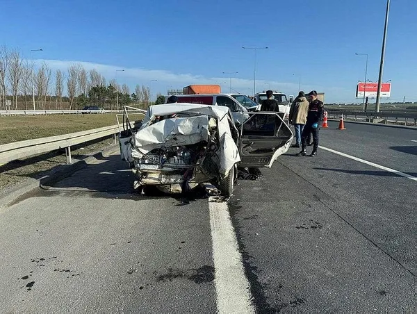 temde-katliam-gibi-kaza-3-olu-1-yarali-1705667697073.jpeg TEM'de katliam gibi kaza! 3 ölü 1 yaralı - 1