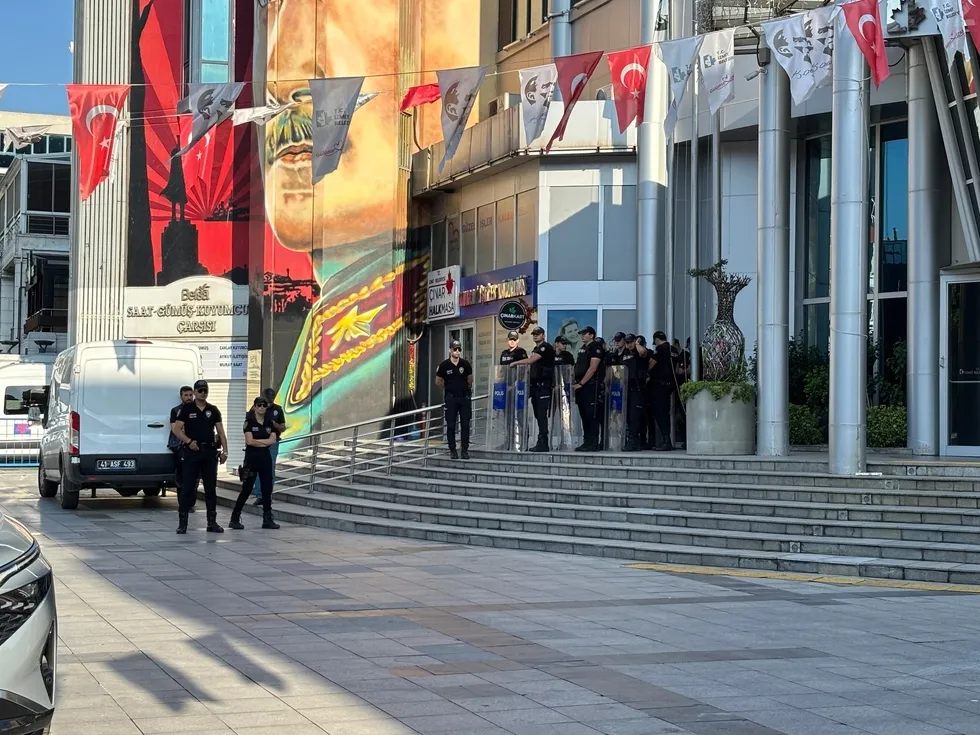 İzmit Belediyesi'ne operasyon! Fatma Kaplan Hürriyet ve eşi gözaltına alındı! Belediye binası ve evinde arama yapılıyor - 5