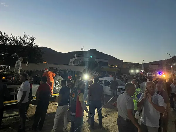 Mardin’deki kazadan yeni görüntüler! Can pazarı böyle yaşandı! Çok sayıda ölü ve yaralı var