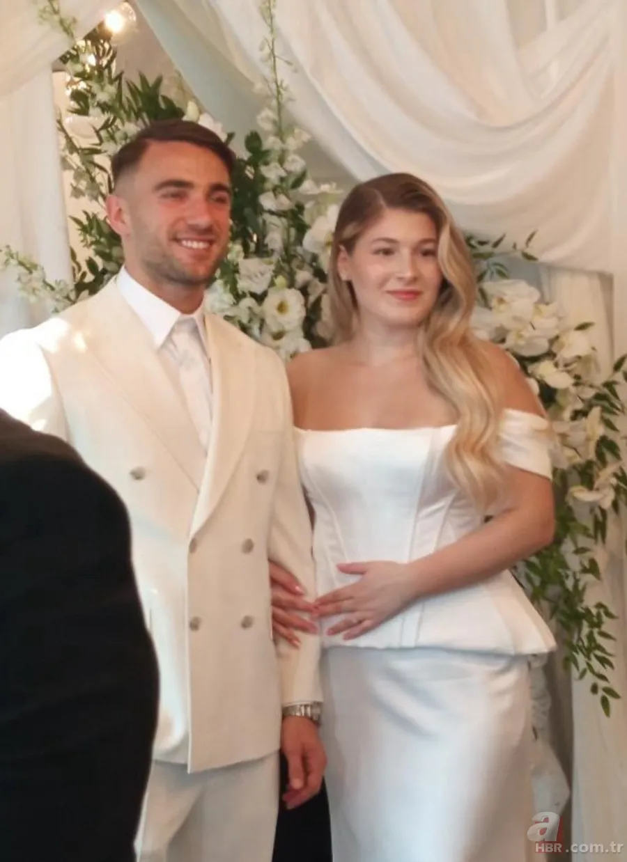 Galatasaray'ın yıldızı Yunus Akgün ellerinde çiçekle! Tuğçe Alaca ile en mutlu günü | İşte nişandan ilk kareler 6