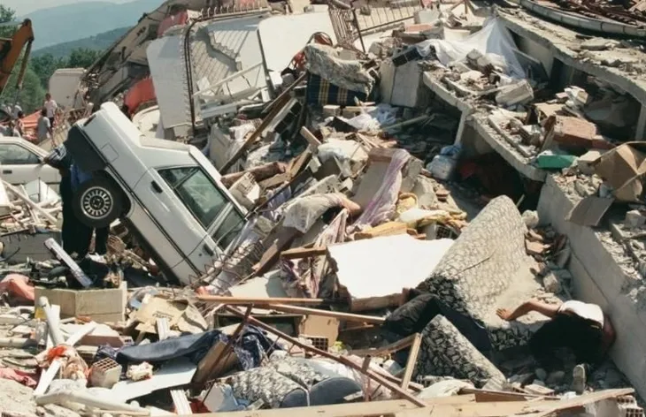 17 Ağustos Marmara Depremi'nin 22. yılı! Acı dolu kareler