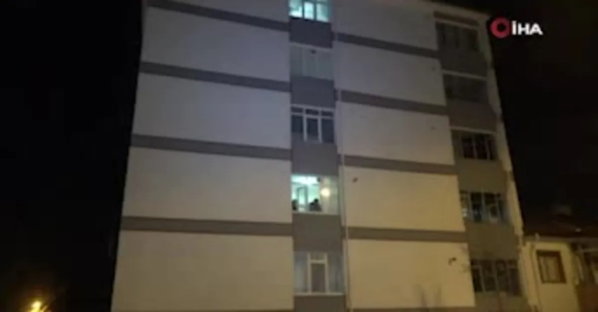 Yeni yıla maskelerini pencerelerden atarak girdiler
