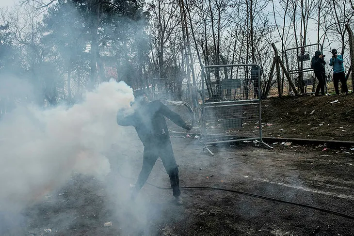 yunan-polisinin-gaz-bombasi-stoklari-tukendi-1583476108377.jpg Yunan polisinin gaz bombası stokları tükendi - 4