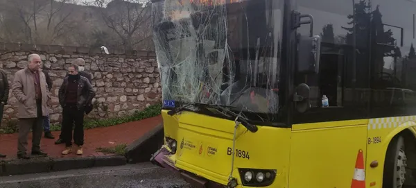 Son dakika | Fatih’te İETT otobüsleri çarpıştı! Yaralılar var