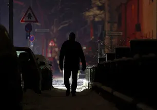 Berlin'de hayat durdu! Almanya'nın başkenti günlerdir karanlığa gömülmüş vaziyette