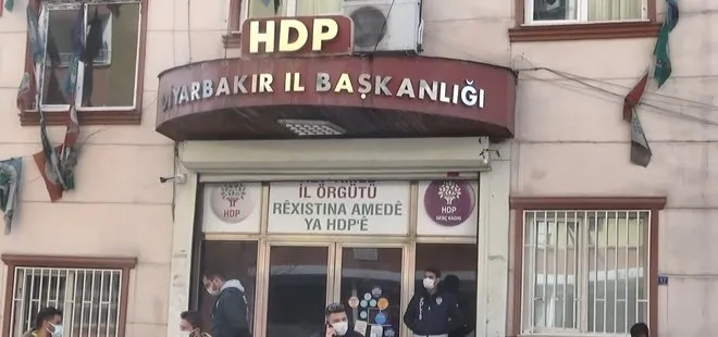Diyarbakır annelerinin kararlı eylemi HDP’yi bitirdi! Binayı terk ettiler!