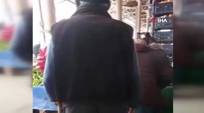 Aydın'da yaşlı adam semt pazarında önüne geleni taciz etti - 3