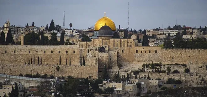 Yıllardan bu yana gelen soykırım! Mescid-i Aksa’ya açılan kapılardan birinin üzerine dikenli tel çektiler