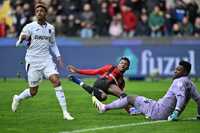 canli-gaziantep-fk-trabzonspor-1771771712442.jpeg Trabzonspor'da zirve inadı! Fırtına deplasmanda hata yapmadı - 6