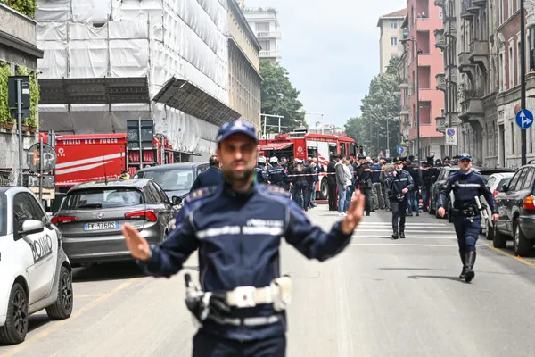 İtalya’da korkunç patlama! Milano dumanlar içinde kaldı | Araçlar alevlere teslim oldu
