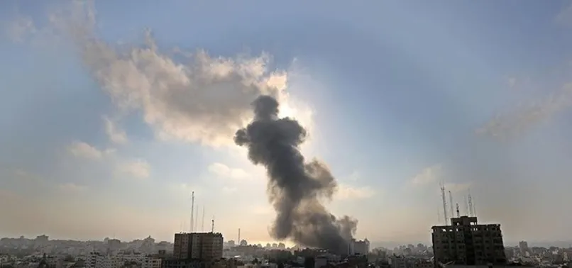 İşgalci İsrail Gazze'yi vurdu