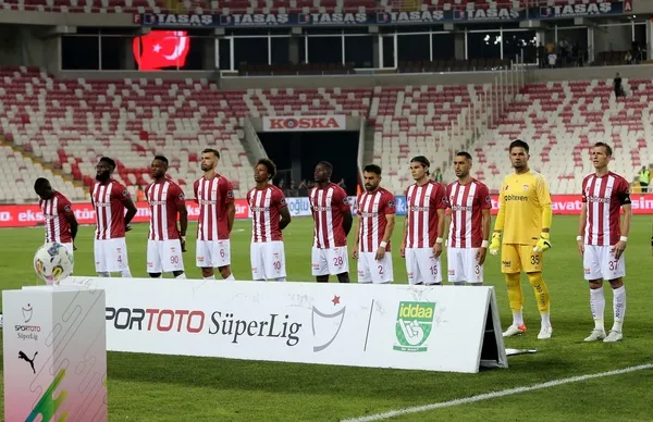 sivasta-golsuz-duello-puanlar-paylasildi-1662229263144.jpg Sivas'ta golsüz düello: Puanlar paylaşıldı - 2