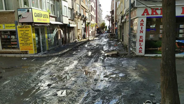 CHP’li belediyeler Kadıköy ve Bakırköy’ü çamura buladı! Yaşanmaz bir şehir