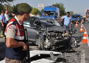 MHP'li başkan yardımcısı ve eşi kazada öldü