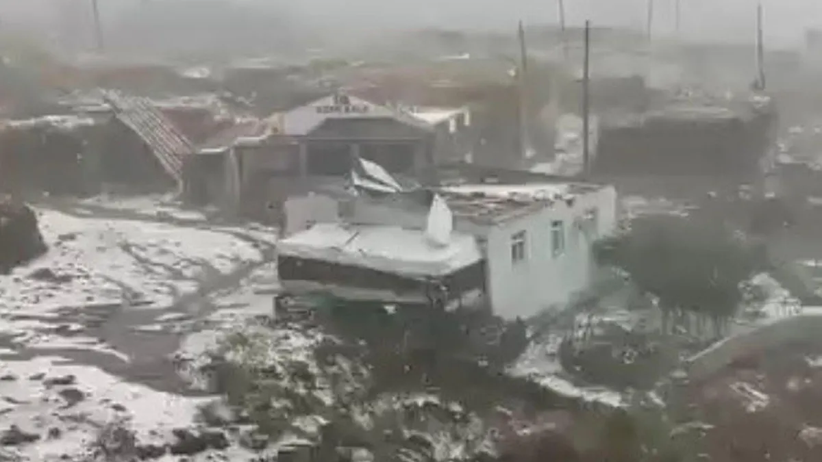 Ardahan'da fırtına dehşeti: 28 yapı hasar gördü