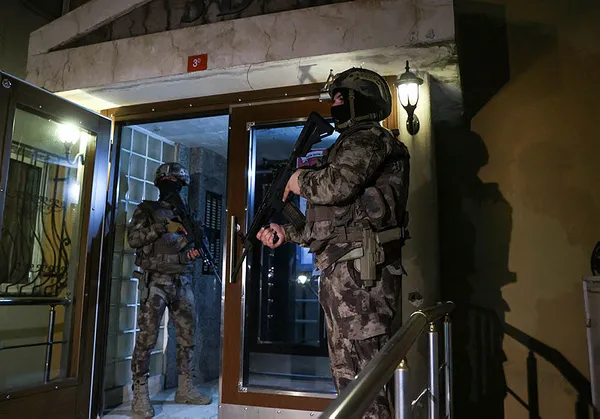 teror-orgutu-dhkp-cye-gece-yarisi-operasyonu-cok-sayida-gozalti-var-1608251891501.jpg Terör örgütü DHKP-C'ye gece yarısı operasyonu: Çok sayıda gözaltı var - 1